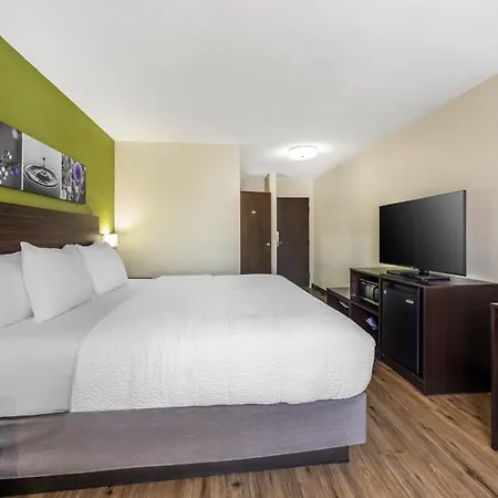 Sleep Inn & Suites Salina I-135-3