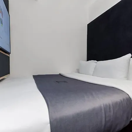 The Z Hotel Trafalgar-2