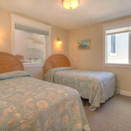 The Skylark Beach Inn-3