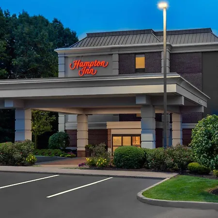 Hampton Inn Hartford Airport-3