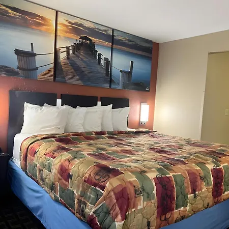 Days Inn & Suites By Wyndham Pine Bluff-2
