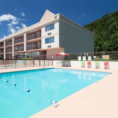 Howard Johnson Hotel & Conference Center By Wyndham Salem-2