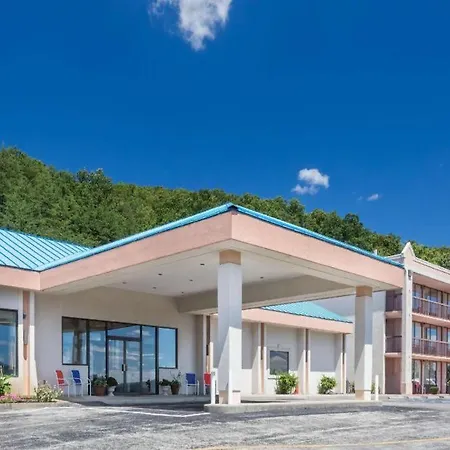 Howard Johnson Hotel & Conference Center By Wyndham Salem-3