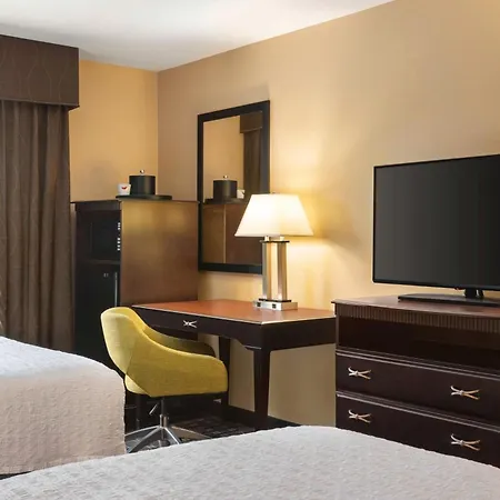 Hampton Inn & Suites Pine Bluff-3
