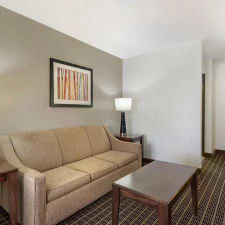 Best Western Plus Eagleridge Inn & Suites-2