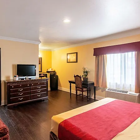 Econo Lodge Long Beach I-405-2