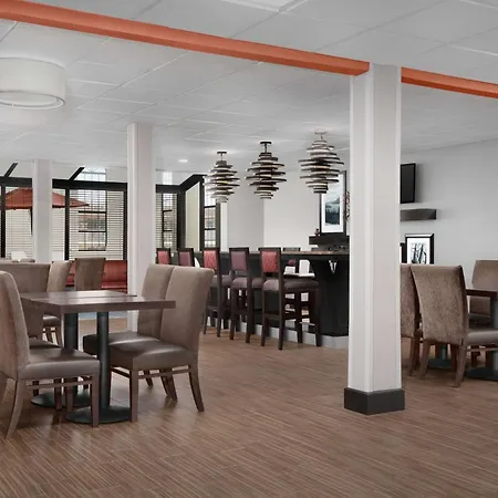 Hampton Inn Russellville-3