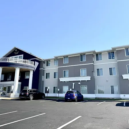 Mainstay Suites Madison Airport-3