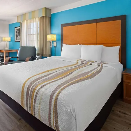 La Quinta Inn By Wyndham Pittsburgh Airport-2