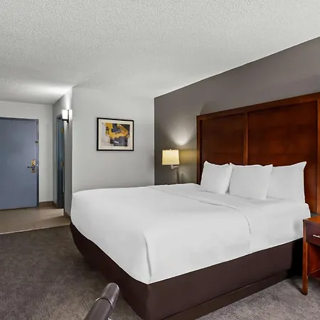 Comfort Inn & Suites Staunton-3