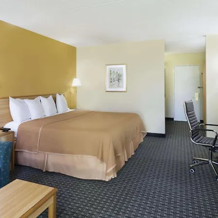 Howard Johnson By Wyndham Newburgh-3