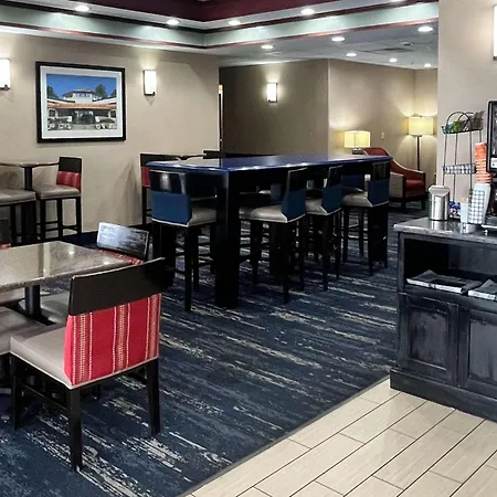 Comfort Inn & Suites Jackson North-2