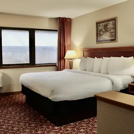 Carlton Lodge Hotel And Suites-3