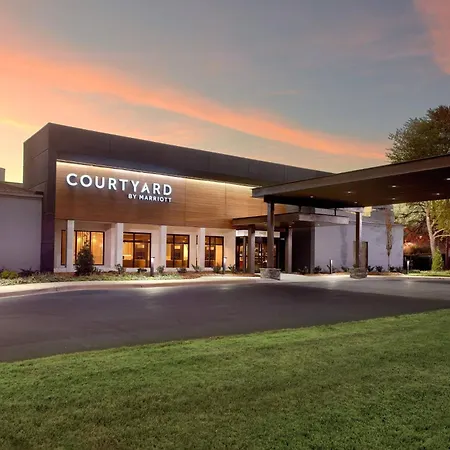 Courtyard Charlotte Southpark-2