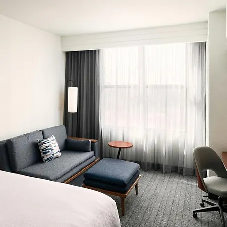 Courtyard By Marriott St. Petersburg Downtown-3
