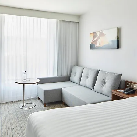 Courtyard By Marriott Luton Airport-2