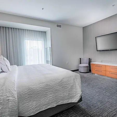Courtyard By Marriott Toledo West-2