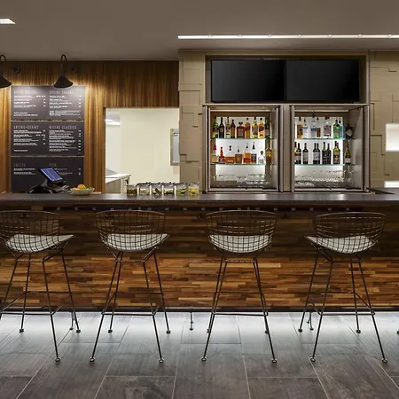 Courtyard By Marriott Seattle Northgate-3