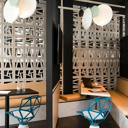Courtyard By Marriott Paris Creteil-2