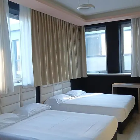 Queen Hotel-2