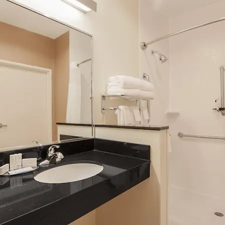 Fairfield Inn & Suites Victoria-2