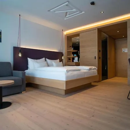 Wellness und Brunch Hotel MorgenZeit beheizter Naturteich Genuss Frühstück bis 13 Uhr Hochkönig Sommercard-3