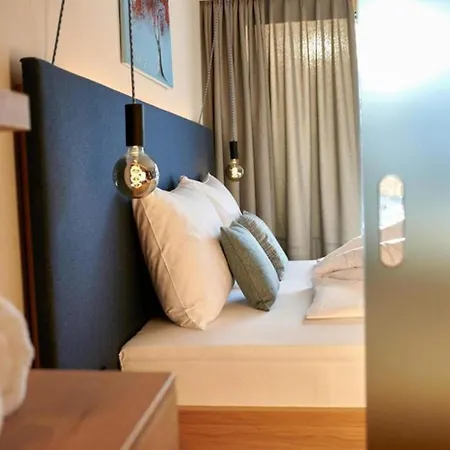 Wellness und Brunch Hotel MorgenZeit beheizter Naturteich Genuss Frühstück bis 13 Uhr Hochkönig Sommercard-2