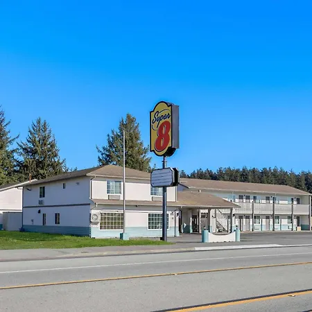 Super 8 By Wyndham Crescent City-2