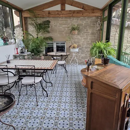 Maison d'Hôtes et Roulotte Le 6 Bis-3