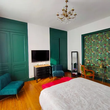 A La Villa Perroy les chambres sont spacieuses et les petit-déjeuners offerts-3