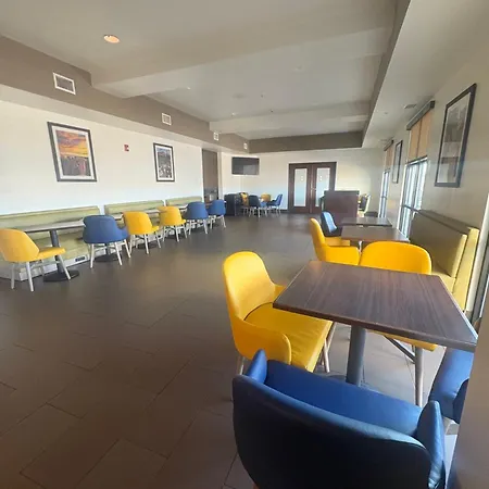 Mainstay Suites Near Denver Downtown-3