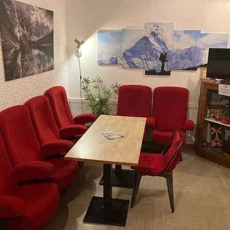 Hotel La Chaumière Garage Moto gratuit À 150 m de la gare SNCF et TMB-3
