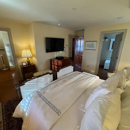 The 1708 House-3