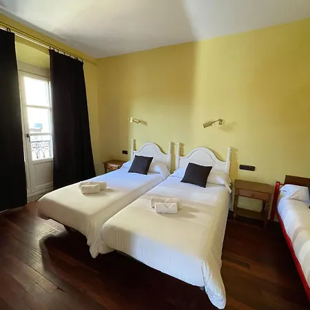 Hostal Esmeralda-3