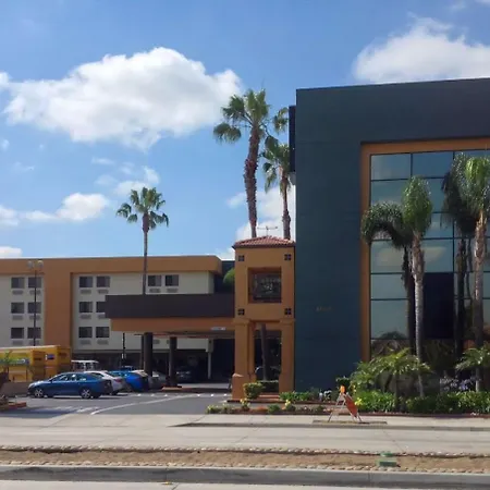 Quality Inn & Suites Los Angeles Airport - Stadium District-3
