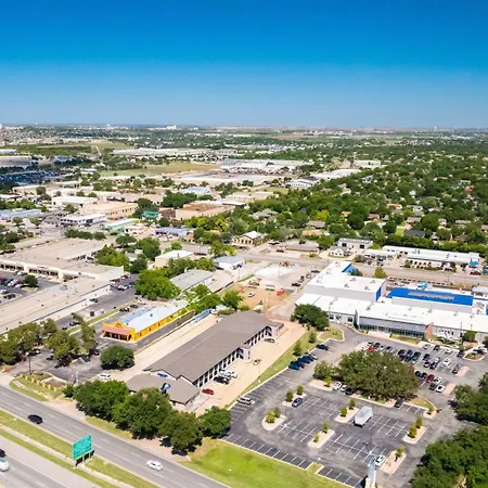 Days Inn By Wyndham Round Rock-2