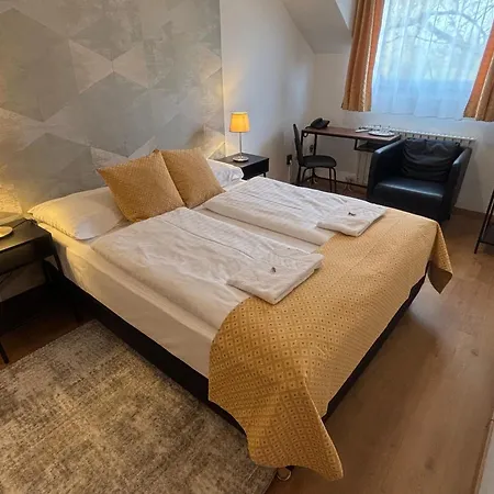 Hotel Gloria Budapest City Center-3