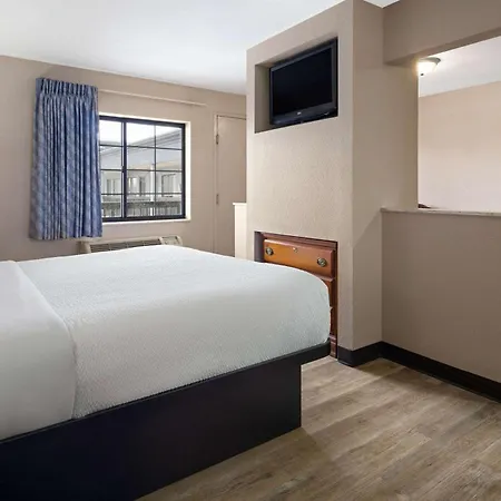 Days Inn & Suites By Wyndham Kokomo-2