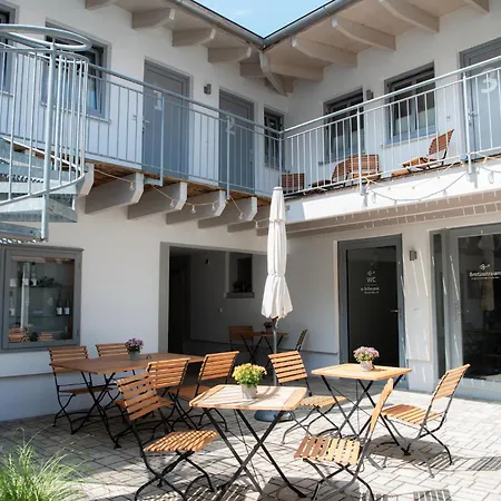 Main Landhaus-2