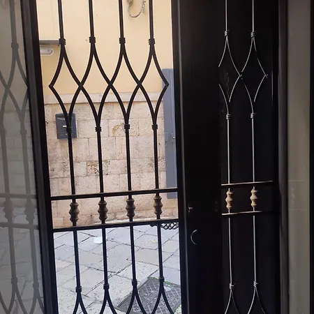 La casa nel vico-2