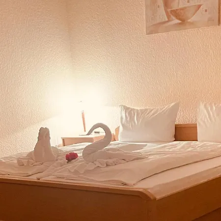 Hotel Merkur Garni-2