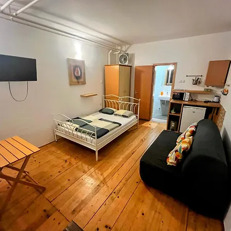 Peter Rooms-3