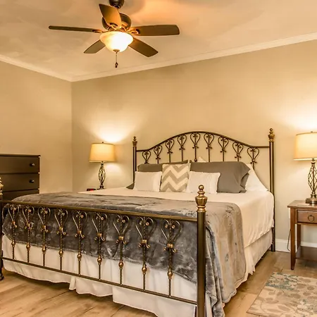 Strictly Moose Luxury Vacation Suites-3