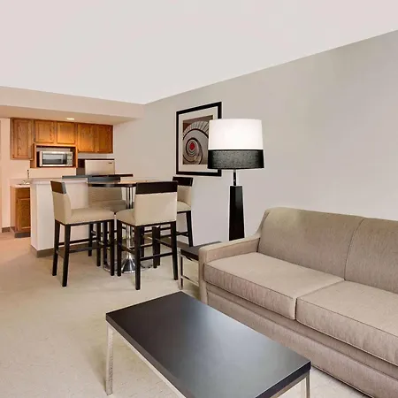 Ramada By Wyndham Marquette-3