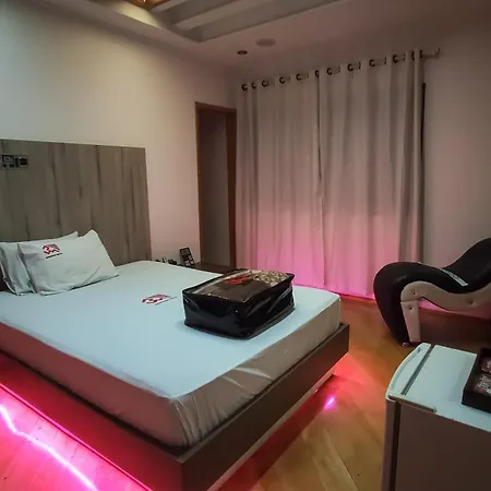 Bruhmom Motel-2