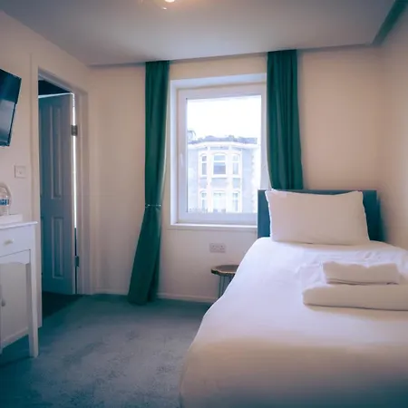 Oyo Newquay Beach Hotel-3