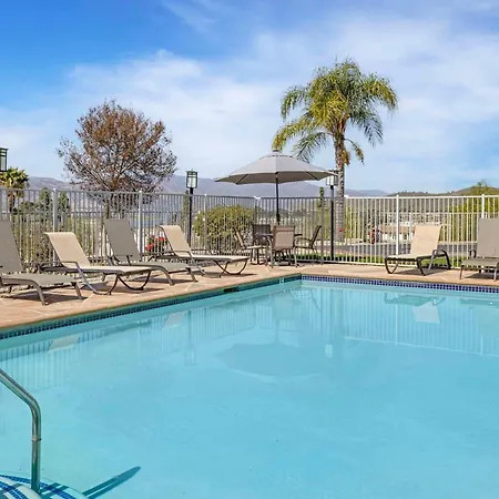 Best Western Plus Lake Elsinore Inn & Suites-2
