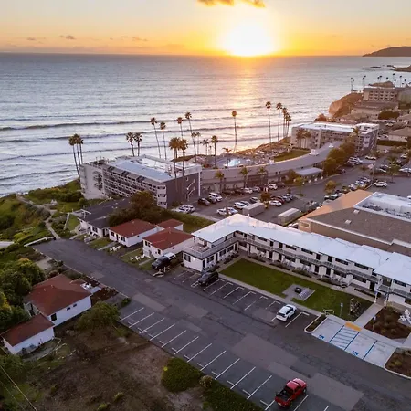 Tides Oceanview Inn And Cottages-3