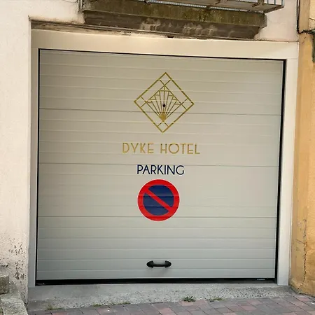 Dyke Hotel-2