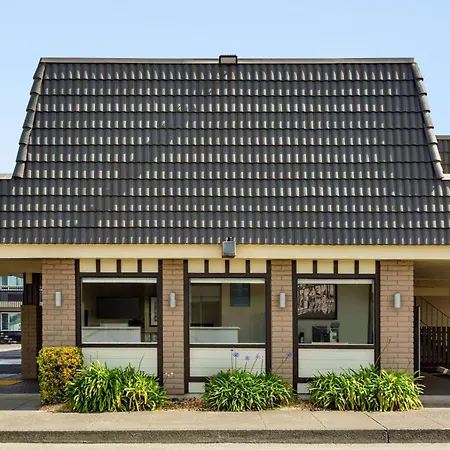 Super 8 By Wyndham Eureka-3